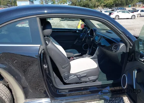 2019 Volkswagen Beetle 2.0T Se из США, поврежденный, VIN 3VWJD7AT2KM719645